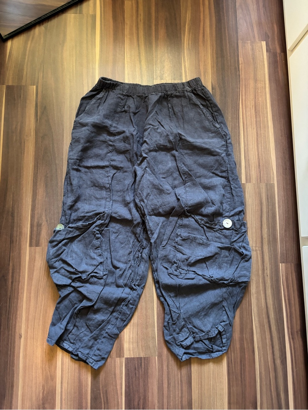Loose Linen Cargo-Style Pants in Charcoal
